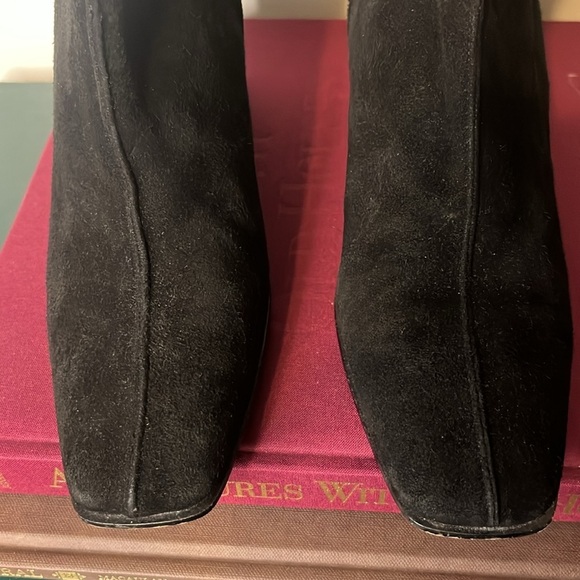 Stuart Weitzman Classic Black Suede Zip Wedge Heel Pleated‎ Stitch Booties Sz 8 - Picture 10 of 16